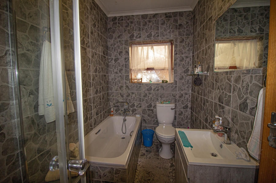 4 Bedroom Property for Sale in Franskraal Western Cape